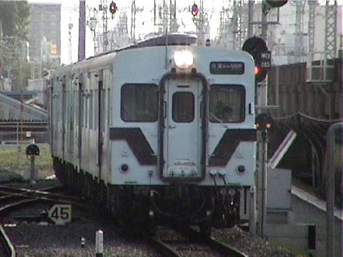 和田岬線 客車から気動車（キハ35系）に置き換え