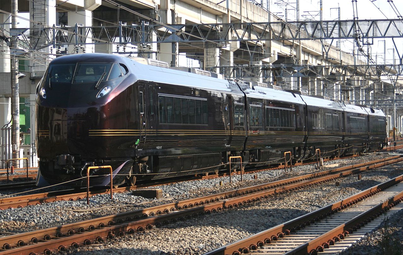 皇室用車両を含めたE655系電車
